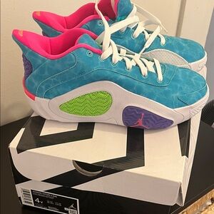 Jordan Tatum sneakers never worn Blue and Pink Highlights